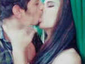 Desi lovers indulge in nice kissing session