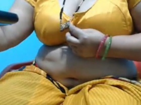 Fat aunty flaunts her big tits in a seductive manner