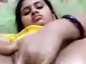 Desi webcam girl Pooja masturbating and playing with herself