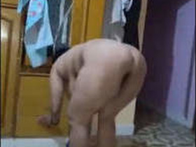 Mature aunty flaunts her sexy curves in a new outfit