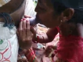 Tamilnadu's hottest aunty gets naughty in this video