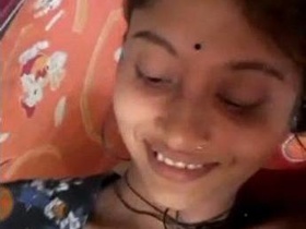 Nude selfie of a sexy Indian girl in a solo video