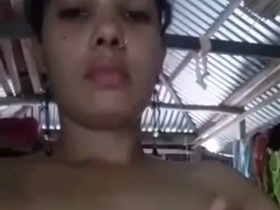 Unfulfilled village bhabhi receives satisfaction through fingering