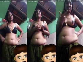 Tamil aunty flaunts her big boobs on a live video call