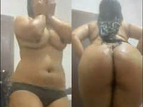 Desi bhabhi's nude bath and masturbation session
