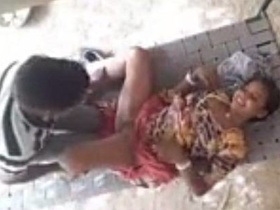 Desi xxx video of Indian couple caught in a honey trap