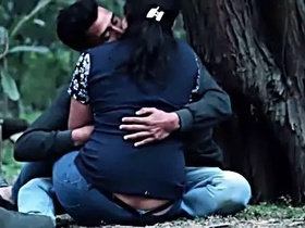 Prankster's outdoor kissing prank in Indian video