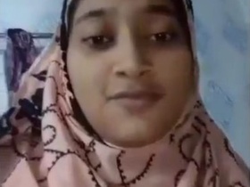 Bhabi flaunts her curvy body and ass in an update