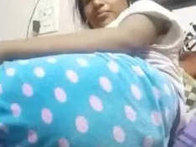 Indian girl flaunts her big butt and vagina in a steamy video