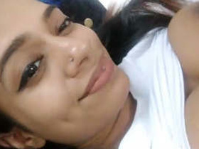 Cute girl from Srilanka films a video of herself taking selfies