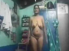 Indian aunty and her neighbour indulge in steamy sex