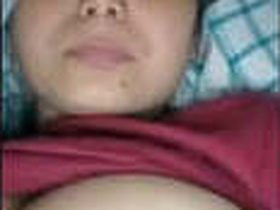 Desi girl flaunts her ample bosom on VK