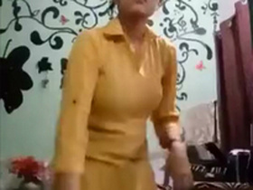 Desi Aunt's Bathing Session Captured on Camera