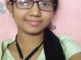 Teen Indian girl flaunts her body in a seductive manner