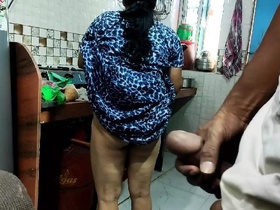 Desi Indianhotcouple's Hindi audio xxx video with mein khana paka rahi and chudai
