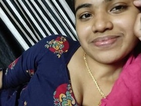 Horny bhabhi sends MMS of her sexual escapades