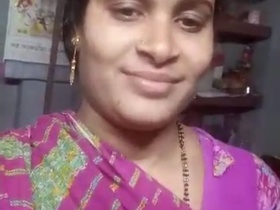 Cute bhabi changes saree in video call