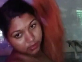 Bengali bhabhi masturbates in the bathroom