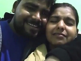 Bhabhi gets naughty in the bedroom