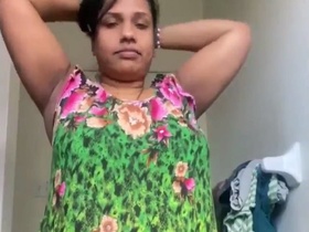 Aunty with a nice body from a village gets naughty