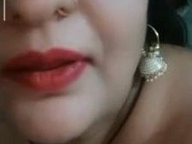 Desi bhabhi flaunts her large breasts