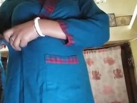 Boudi's nude body on display