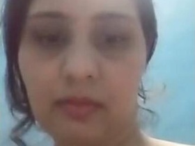 Aunty's naughty selfies reveal her big boobs and curvy ass