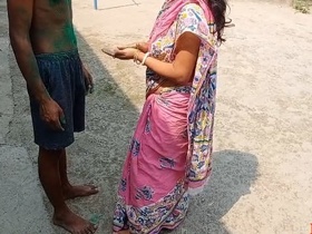 Beautiful Bengali bhabi in pink saree enjoys sex in Holi
