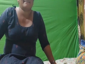 Indian maid gets paid for her hot and sexy services