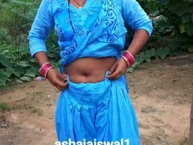 Desi village bhabi urinates in front of camera