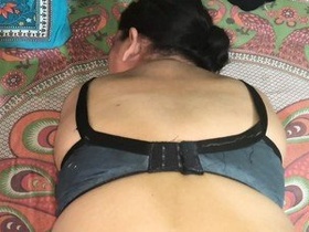 Desi bhabhi gets pounded by a big cock in this hot video