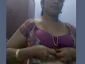Watch a stunning aunty in action