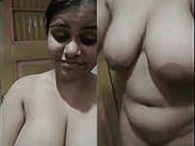 Desi Aunty's private striptease