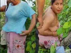 Desi aunty caught on camera having sex in the wild