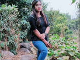 Indian girl gives a super hot handjob and blowjob