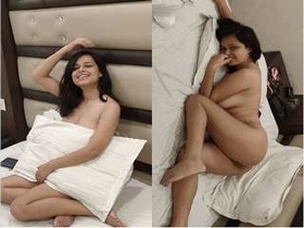 Indian amateur girl Sanjana flaunts her boobs on video call