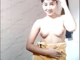 Desi horny teenager flaunts her naked body