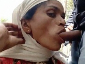 Indian black cock gets sucked in outdoor sex video