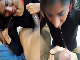 Sri Lankan babe gives an amazing blowjob to her client