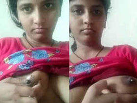 Desi girl squeezes her nipple in a seductive manner