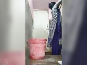 Bangladeshi bhabhi pleasures herself in explicit video