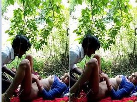 Indian girl gets fucked outdoors in exclusive video