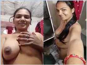 Horny hillbilly bhabhi records her nude video for fans