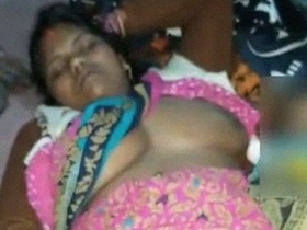 Local Indian girl in sari masturbates in amateur video