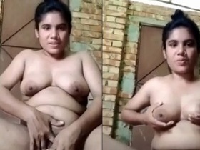 Horny Bhabhi's nude selfies and mms