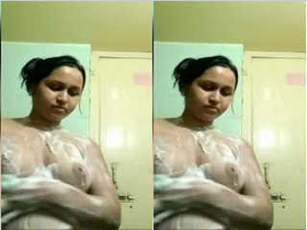 Indian bhabhi flaunts her naked body in exclusive amateur video