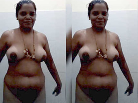 Mallu bhabhi's exclusive bathing session in part 1