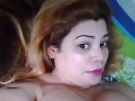 Hot aunty from Desi community shows off her big boobs in a full nude show