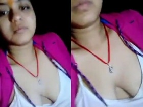 Desi girlfriend shows off her saggy boobs in self-shot video