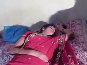 Indian aunty in action: A seductive performance